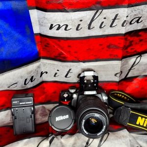 Professional brand Nikon d60 digital camera with 15-55 lens with charger battery